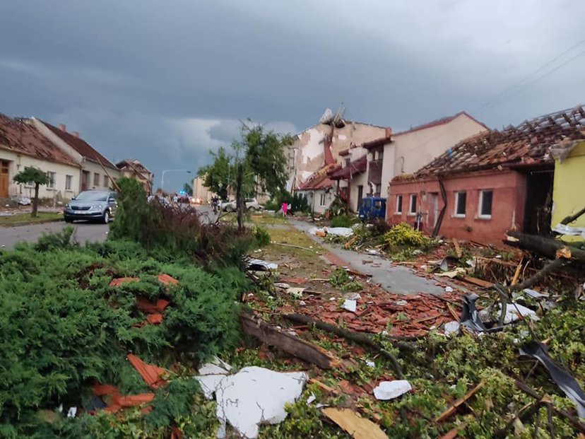 Tornádo: Plnění pojišťoven přesáhlo miliardu korun. Stát vyplatil jen 27 milionů